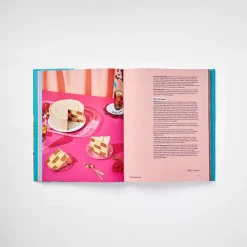 Mali Bakes: Make and Decorate the Retro Cakes of Your Dreams
